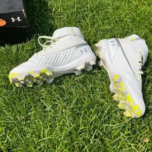 Like new Under Armour baseball cleats